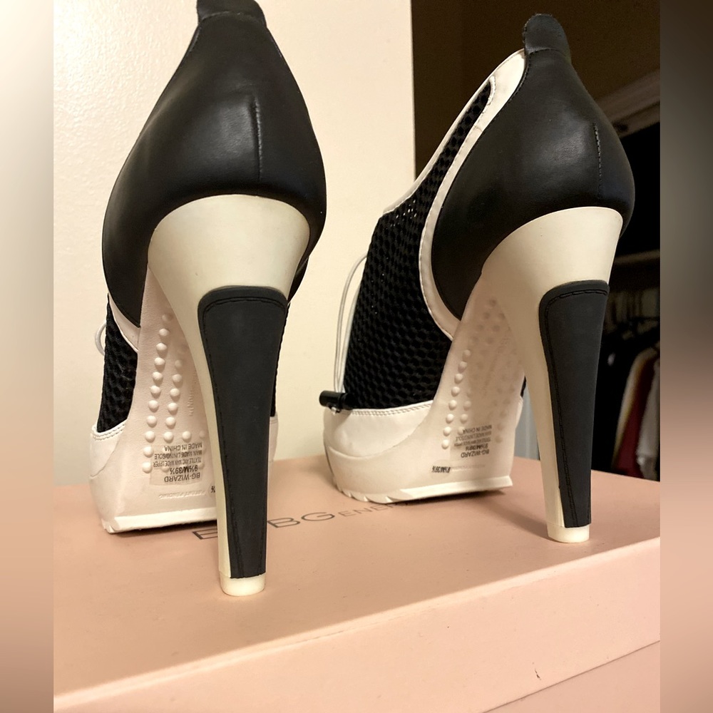 Bcbgeneration Women's Bg-Wizard Platform Pump Siz… - image 1